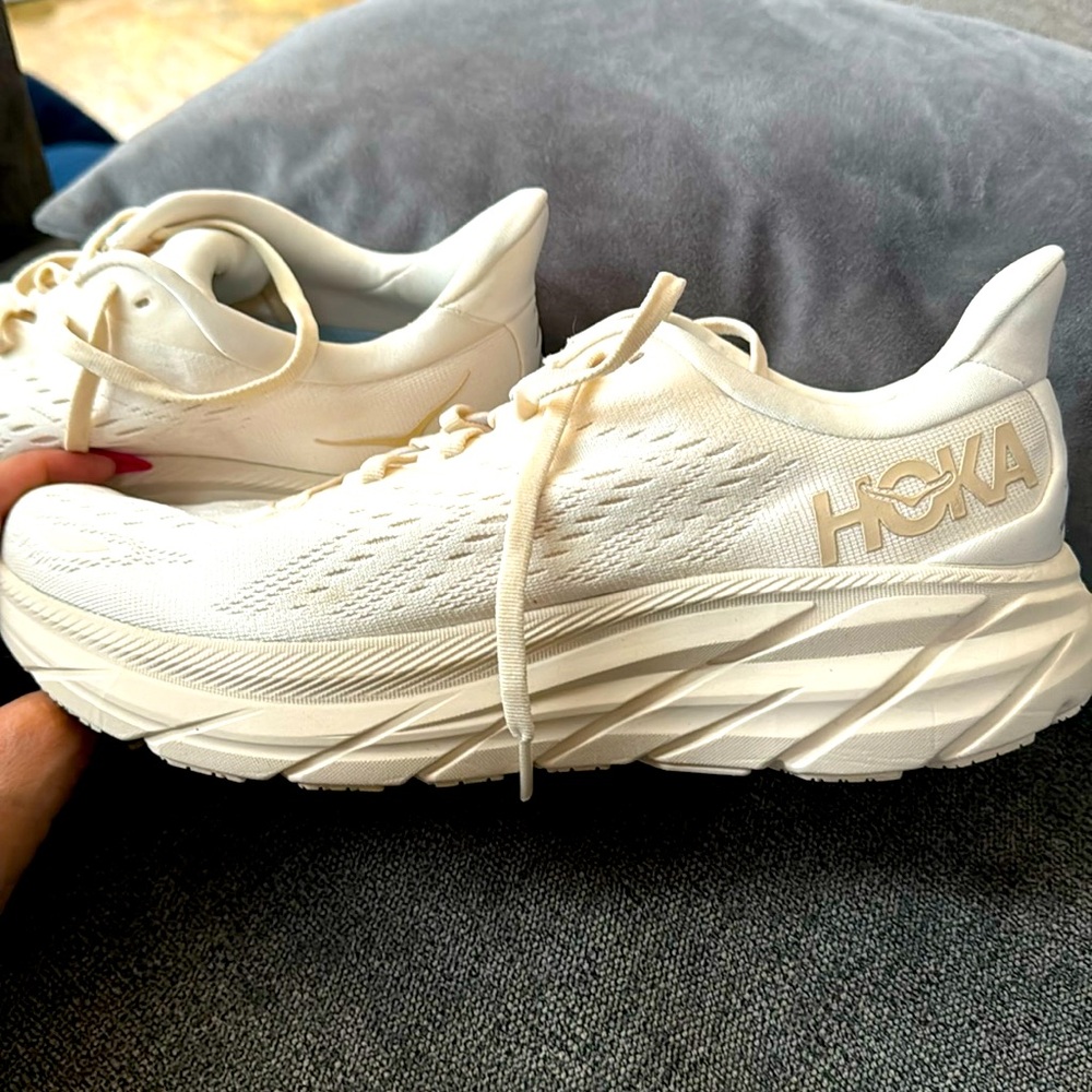 Hoka like new beige